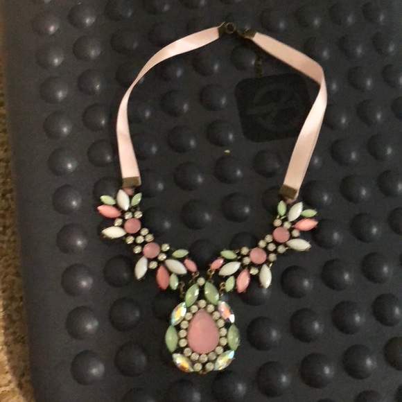 Jewelry - ‼️DONATING SOON‼️ Mint and pink Costume necklace